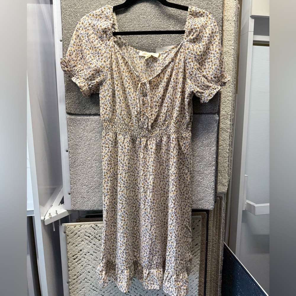 Monteau Los Angeles floral dress size large. New with tags